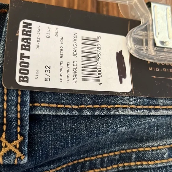NWT Women’s Wrangler Retro Boot Cut Jeans - Picture 6 of 6